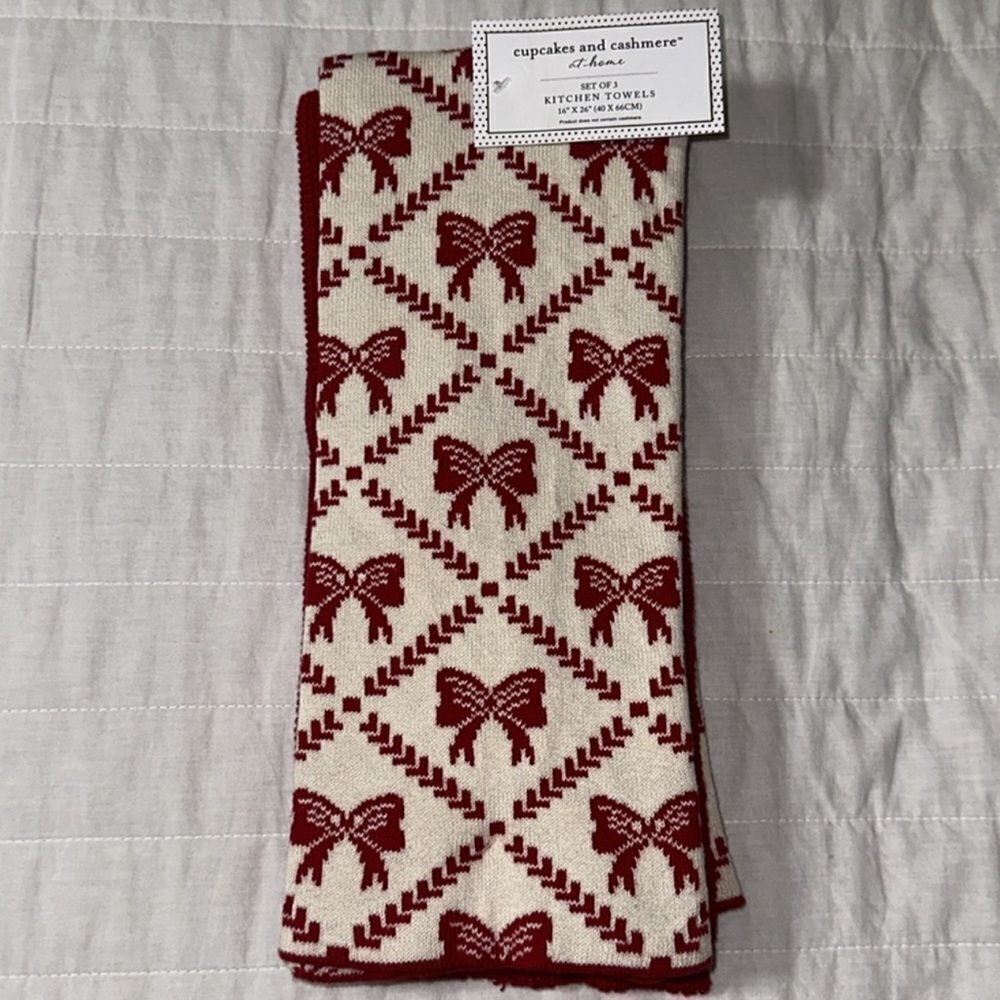 cupcakes & cashmere 3 Tea Towels Ivory Tan Red Christmas Bow Tie Cotton Knit